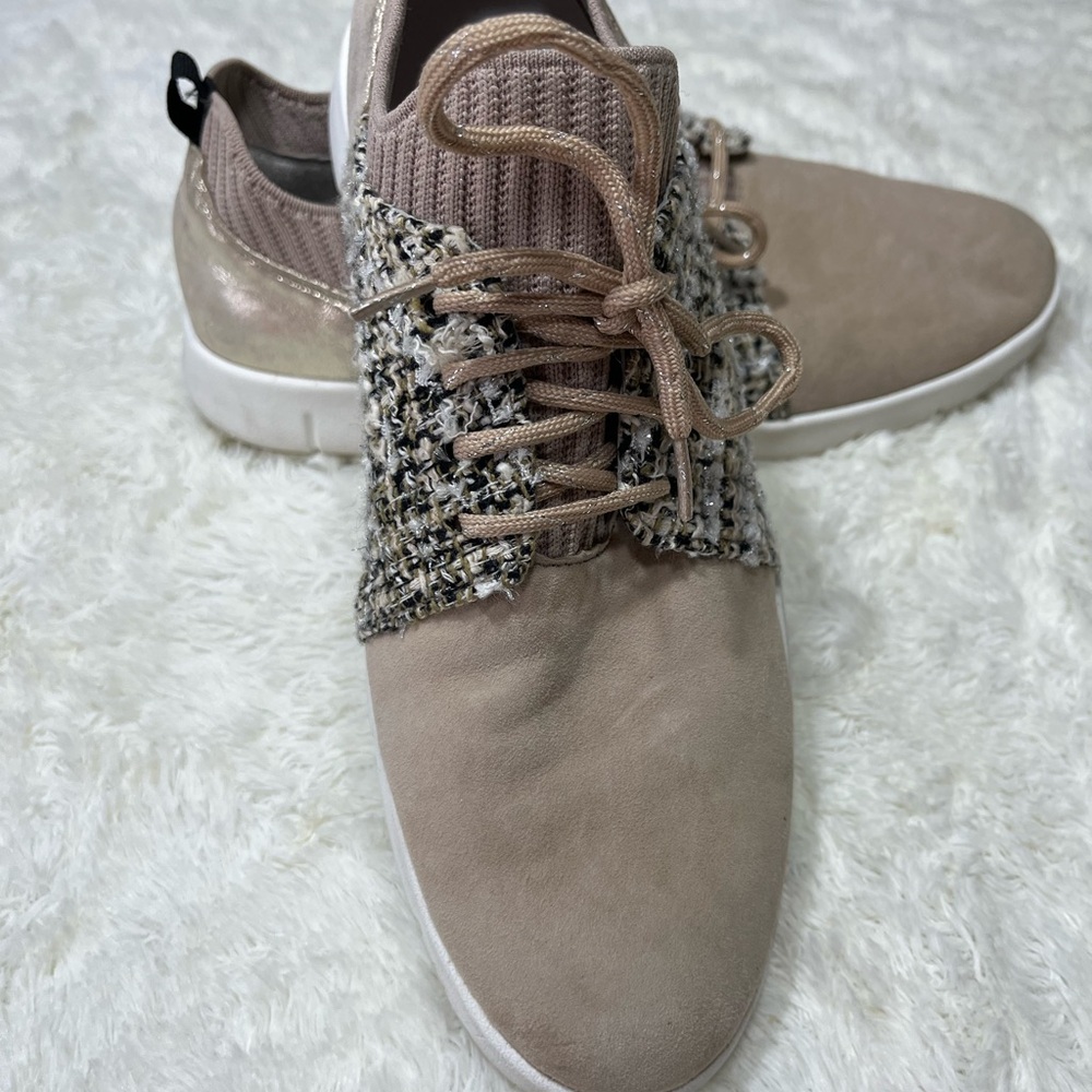 Johnston & Murphy Tamara Taupe Italian Suede/Knit Sneakers Woman’s Size: 7